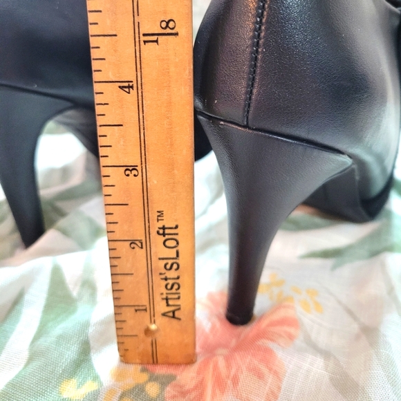 Heels - Picture 2 of 5
